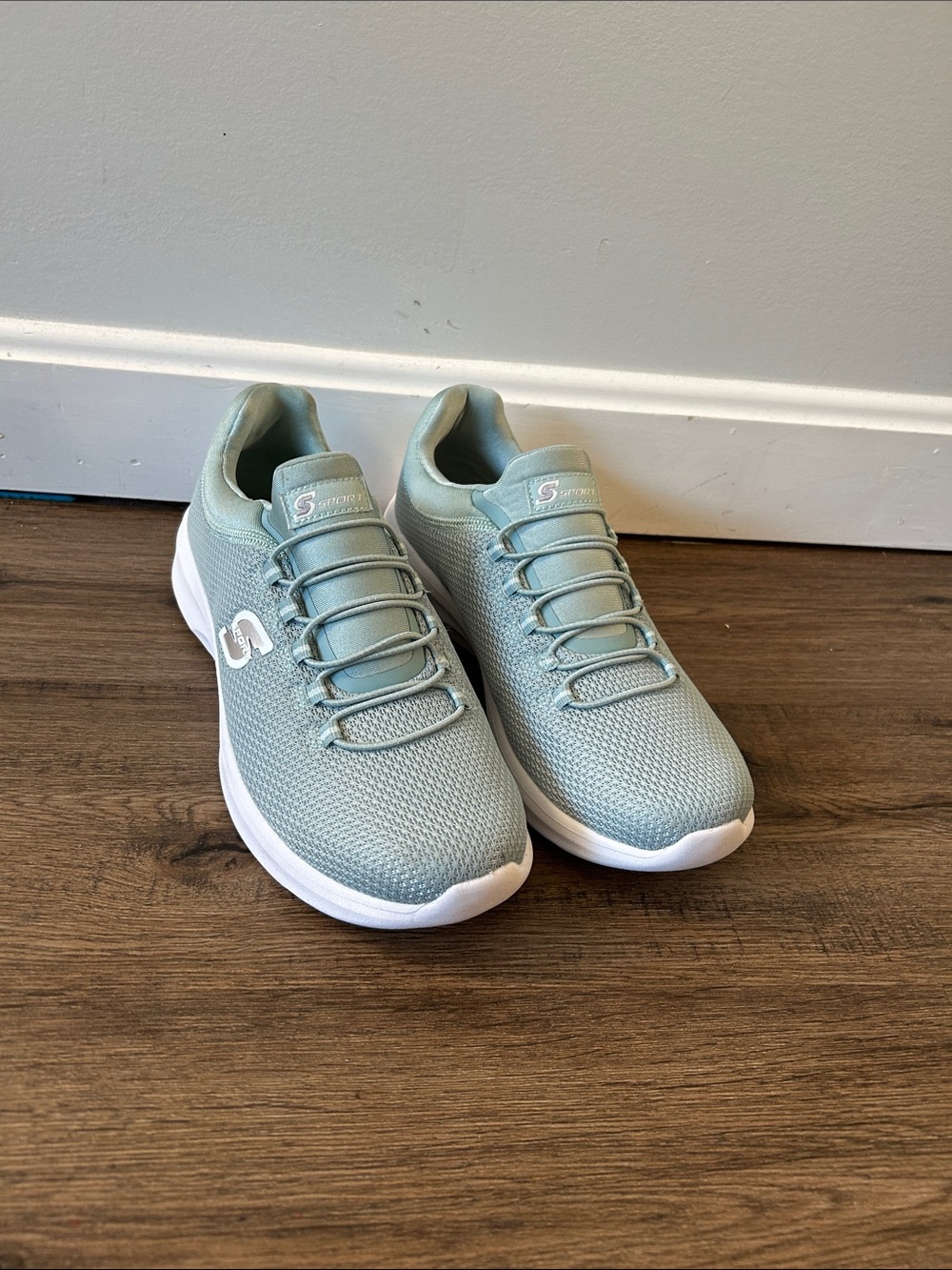 Skechers|Women's Slip-On Athletic Sneakers in Light Blue sz 8